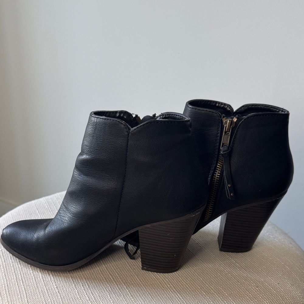 Charlotte Russe Black Ankle Booties 6.5  .0156